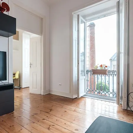 Elegant 3 Bedroom Flat With View In Principe Real Lisbon
